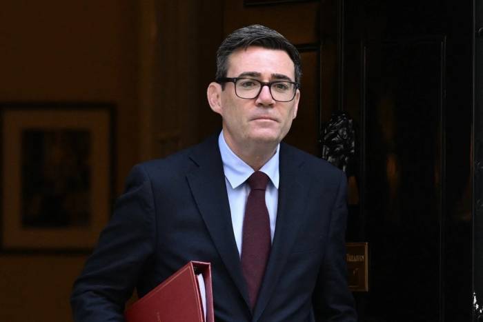 Thủ tướng Anh Andy Burnham tại số 10 Phố Downing ở London ngày 9/9. Ảnh: AFP