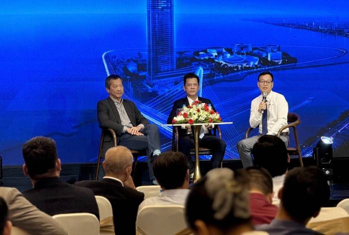 Các chuyên gia, doanh nghiệp chia sẻ tại tọa đàm phân tích thị trường bất động sản 2027, chiều 8/10. Ảnh: Quang Huy