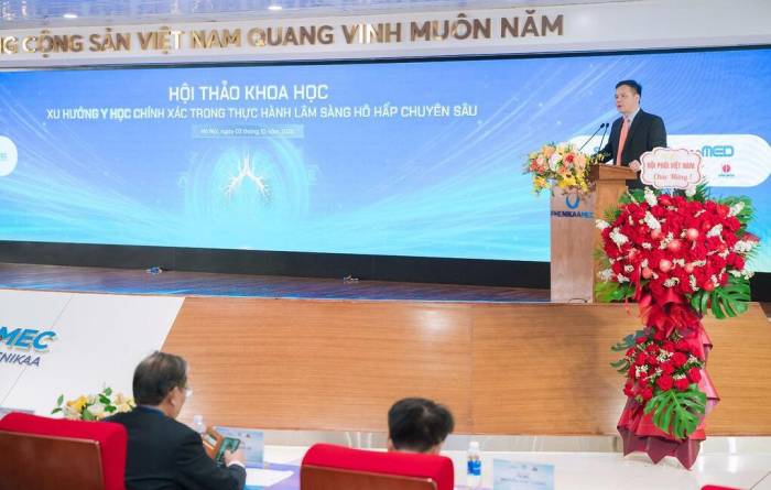 PGS. TS. BS Nguyễn Thanh Hồi chia sẻ hội thảo được tổ chức thường niên là diễn đàn cập nhật ứng dụng y học chính xác điều trị cá thể hóa cho người bệnh. Ảnh: PhenikaaMec