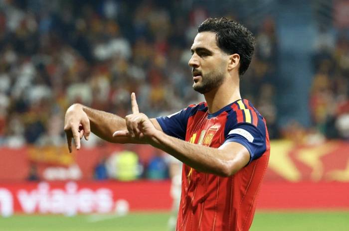 Mikel Merino mừng bàn ấn định chiến thắng 3-1. Ảnh: Reuters