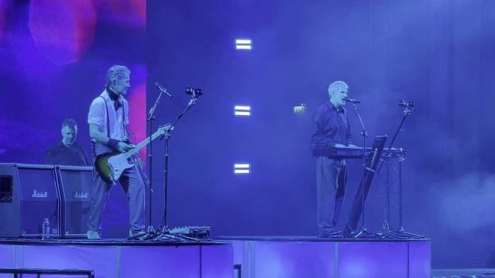 MLTR hát 'Take Me To Your Heart'