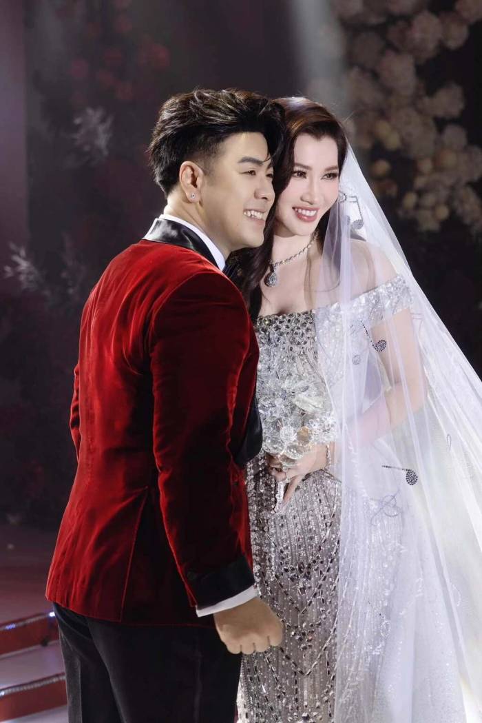 Vợ chồng Akira Phan trong hôn lễ hôm 26/9 tại TP HCM. Ảnh: Nhân vật cung cấp