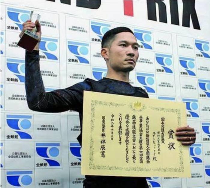 Anh Lương Đức Quý đạt giải nhất cuộc thi Kỹ năng cốt thép toàn Nhật Bản ngày 3/10. Ảnh: Gurutto