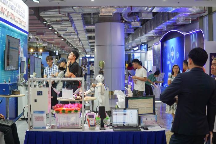 Gian hàng robot tại một sự kiện đổi mới sáng tạo. Ảnh: Lưu Quý