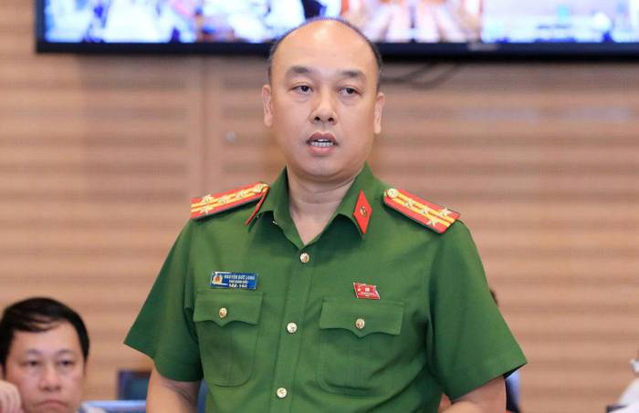 Đại tá Nguyễn Đức Long thông tin tại họp báo, chiều 5/10. Ảnh: Hoàng Phong