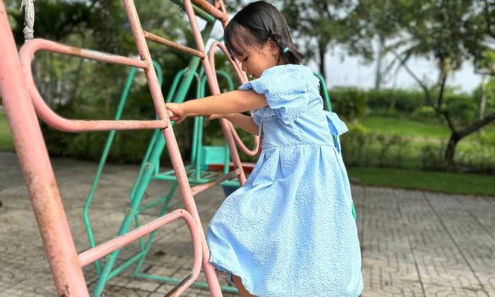 Trẻ vận động mỗi ngày giúp phát triển thể chất, trí não. Ảnh: Kim Uyên