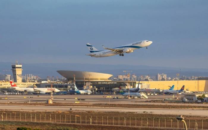 Máy bay cất cánh từ sân bay Ben Gurion, Israel, vào ngày 30/9. Ảnh: FLASH90