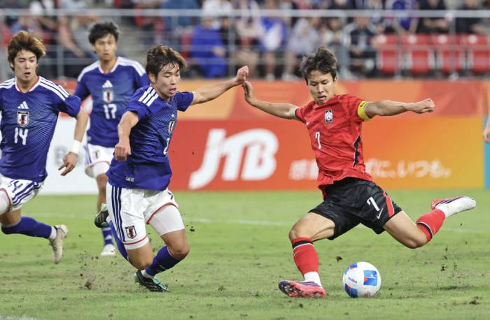 Tiền vệ Eom Ji-sung (7) của Hàn Quốc ghi bàn trong trận thắng Nhật Bản 1-0 ở chung kết bóng đá nam ASIAD 2026, trên sân Toyota, Nhật Bản ngày 3/10/2026. Ảnh: Yonhap