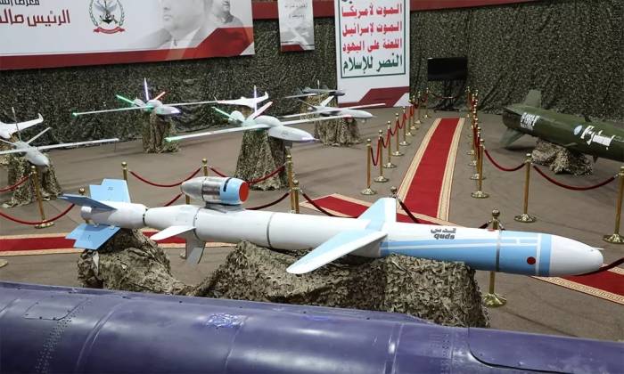 Các loại drone và tên lửa được trưng bày tại Yemen trong sự kiện do Houthi tổ chức tháng 9/2019. Ảnh: Reuters