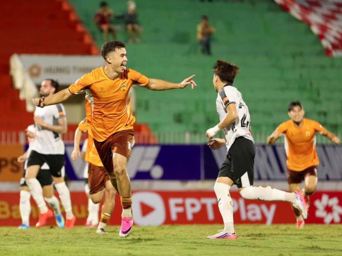 Luann Augusto ăn mừng bàn mở tỷ số của HAGL, trong trận thắng Đà Nẵng ở vòng 3 V-League 2026-2027 trên sân Quy Nhơn, Gia Lai ngày 10/10/2026. Ảnh: HAGL FC