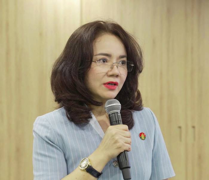 Bà Nguyễn Thị Hiền chia sẻ tại buổi làm việc. Ảnh: PVCFC