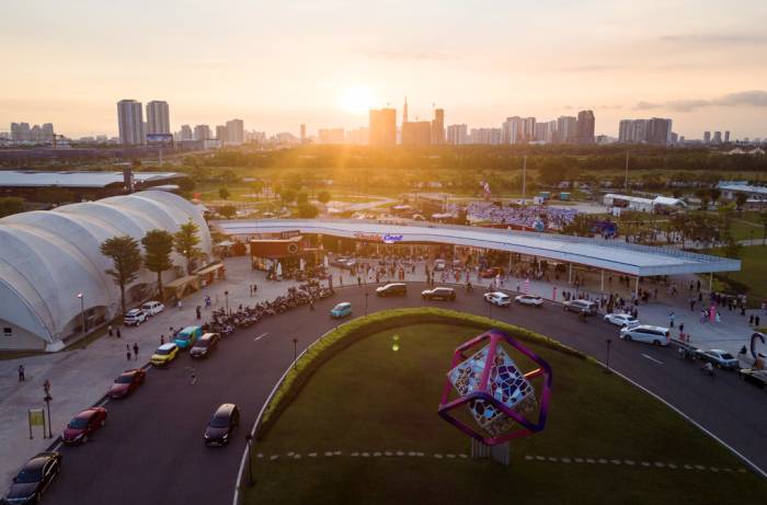 Hệ tiện ích The Global City thu hút dòng người đến trải nghiệm và sử dụng dịch vụ tại Soho. Ảnh: