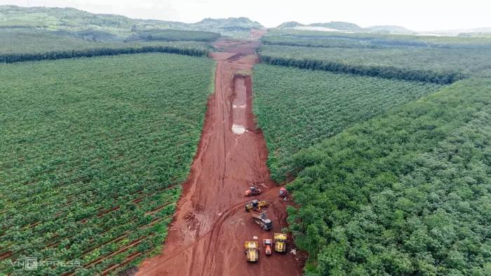 Cao tốc Dầu Giây - Tân Phú đang được thi công, tháng 8/2026. Ảnh: Phước Tuấn