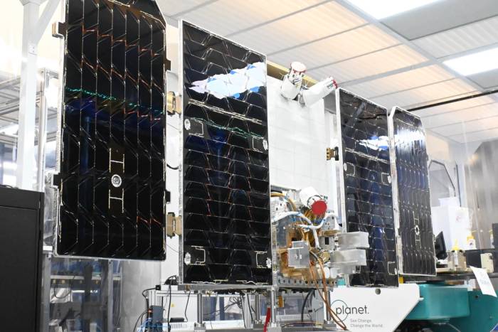 Nguyên mẫu vệ tinh Suncatcher trang bị TPU của Google. Ảnh: Planet Labs