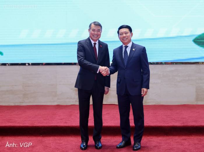 Thủ tướng Chính phủ Lê Minh Hưng và Thủ tướng Chính phủ Lào Saleumxay Kommasith dự Hội nghị xúc tiến đầu tư Việt Nam - Lào. Ảnh: VGP