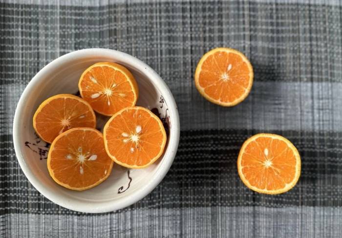 Trái cây có múi như cam, quýt giúp tăng cường chất xơ hòa tan. Ảnh: Anh Chi