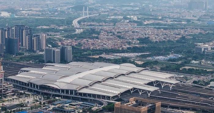 Toàn cảnh ga Nam Quảng Châu nhìn từ trên cao ngày 28/4/2025. Ảnh: Xinhua