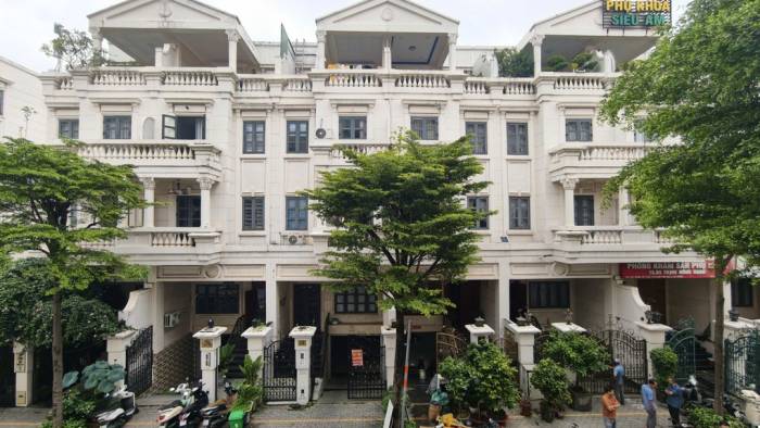 Khu biệt thự bị ngập tầng hầm. Ảnh: Đình Văn