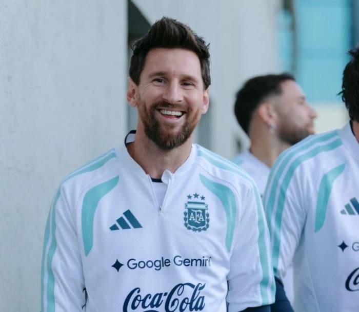 Lionel Messi hội quân cùng đội tuyển Argentina ở trung tâm huấn luyện Ezeiza, Buenos Aires, Argentina ngày 4/10. Ảnh: LĐBĐ Argentina