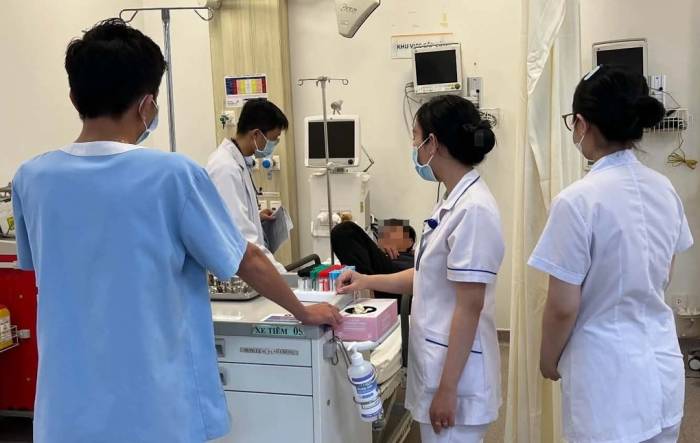 Bệnh nhân cấp cứu tại Bệnh viện Gia An 115. Ảnh: Bệnh viện cung cấp