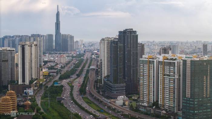 Luật Phát triển đô thị mở ra không gian phát triển mới cho các thành phố, trong đó có TP HCM. Xa lộ Hà Nội hướng về trung tâm thành phố, tháng 7/2026. Ảnh: Thanh Tùng