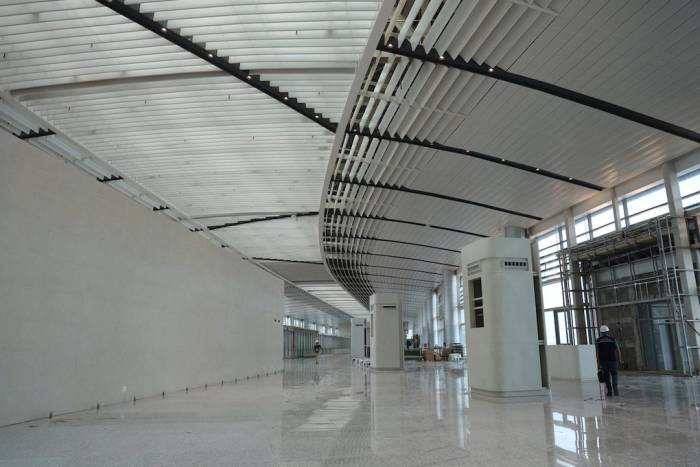 Bên trong nhà ga sân bay Long Thành đang hoàn thiện các công đoạn cuối cùng. Ảnh: Phước Tuấn